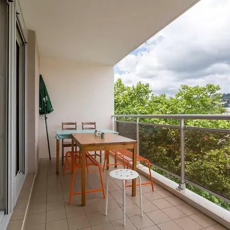 Centre Confluence 100 M2 Parking Terrasses