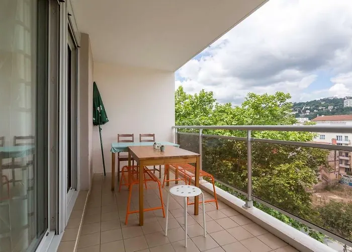 Centre Confluence 100 M2 Parking Terrasses