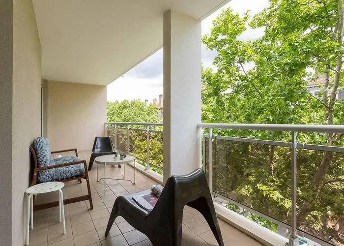Centre Confluence 100 M2 Parking Terrasses *